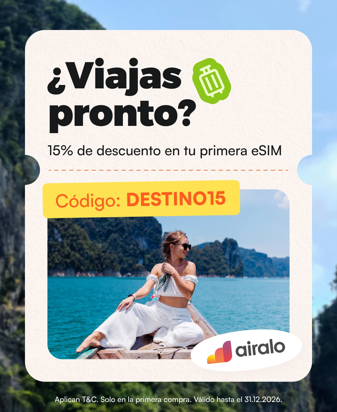 Airalo ad in Spanish with a 15% discount code: a woman sitting on a boat in a turquoise bay
